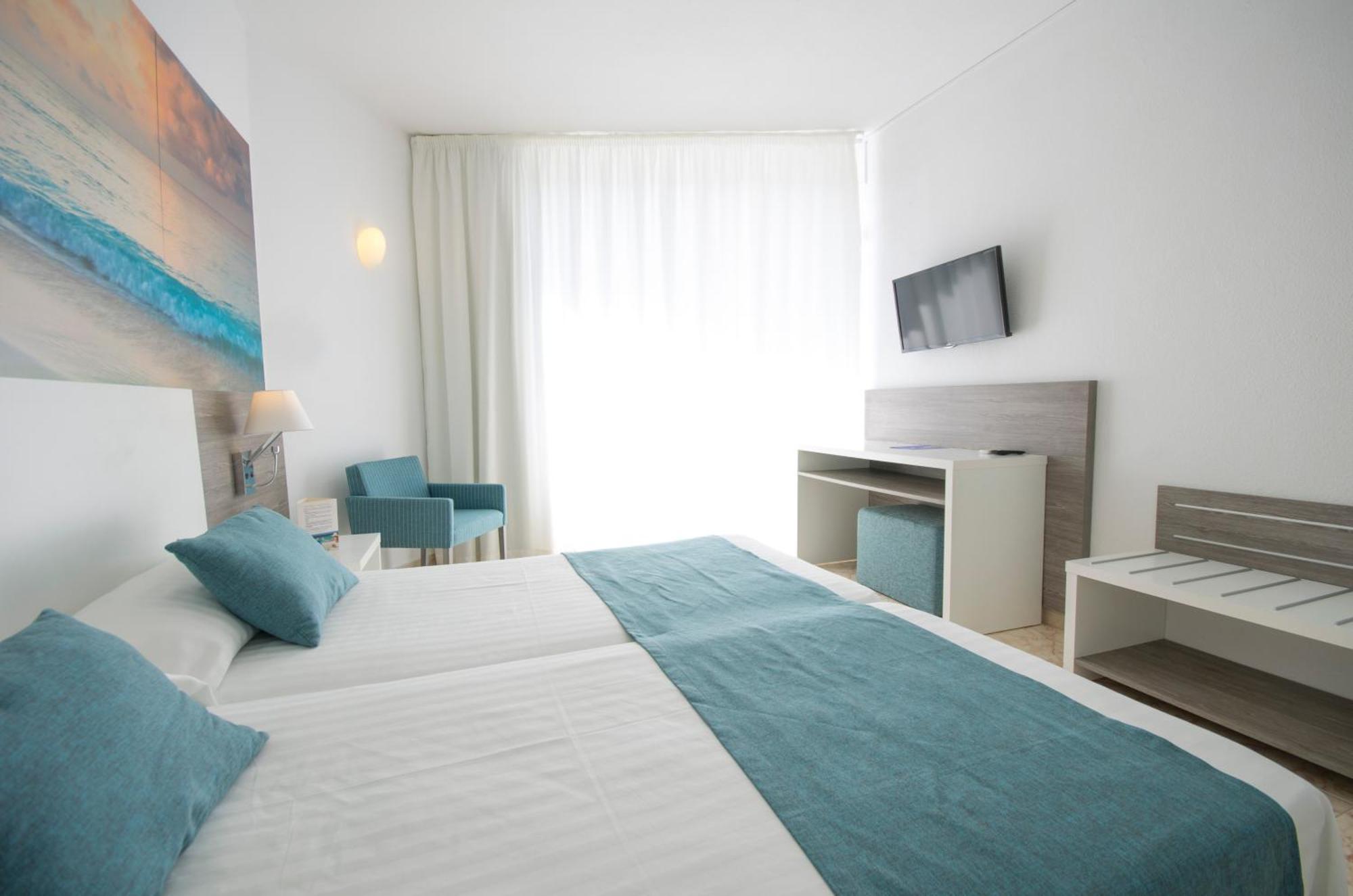 Azuline Hoteles Mar Amantis & II Sant Antoni de Portmany Oda fotoğraf